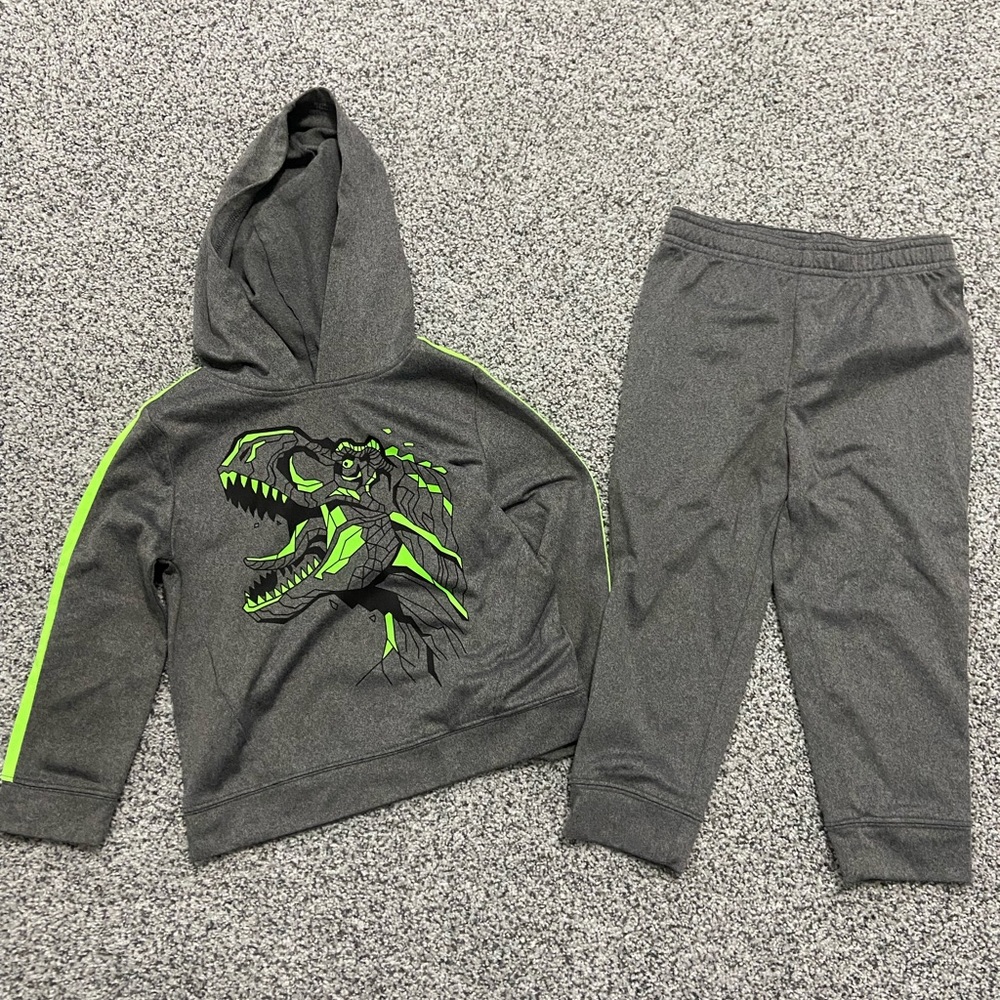Boys sweat pants & hoodie set 4t